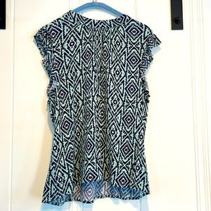 Tart Woman’s Blouse- Sleeveless w/ruffled detail- Sea-green & Navy Print- Size L